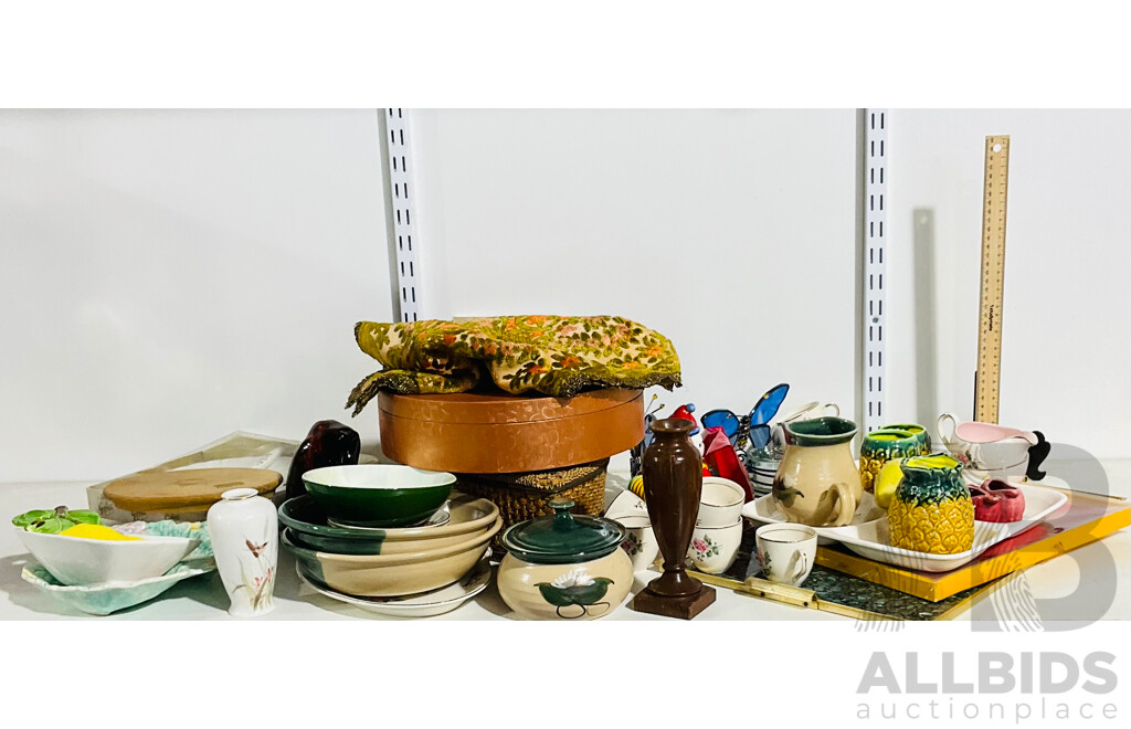 Large Collection of Vintage Pottery and Other Homeware Including Some Alfred Meakin Teacups, Saucers and Jugs, Earthly Collections Stoneware and More