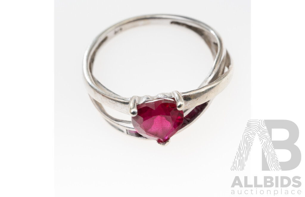 9ct WG Created Ruby Ring with Heart Shaped Centre Stone, Size L, 2.79 Grams