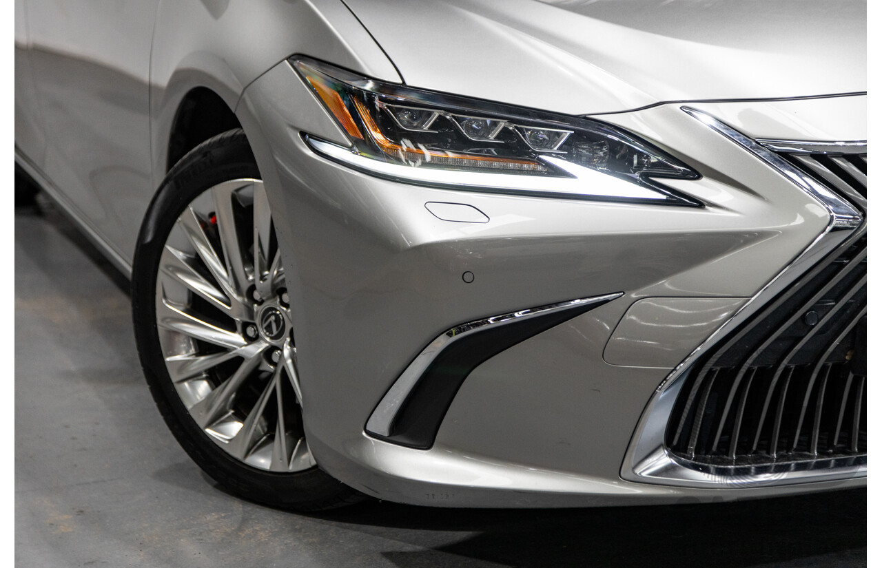 09/2020 Lexus ES300h Sports Luxury Hybrid MY20 AXZH10R 4d Sedan Titanium Silver Metallic 2.5L / 88kw Hybrid