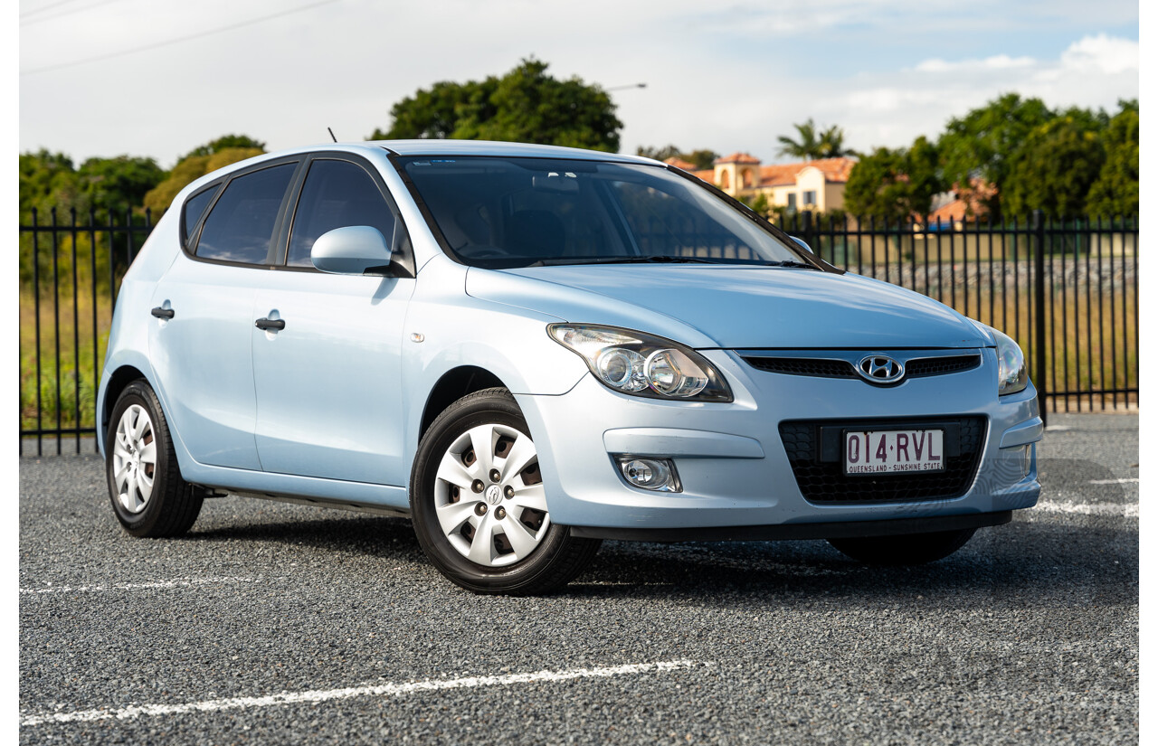 6/2011 Hyundai i30 cw SX 2.0 FD MY11 4d Wagon Clean Blue Metallic 2.0L