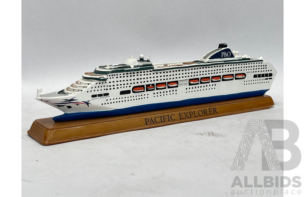 Model Boat Pacific Explorer