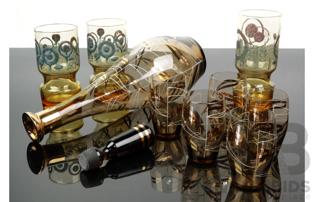 Retro Mid Century Glass Decanter with Stopper, Six Matching Liqueur Glasses and Three Other Funky Tumblers