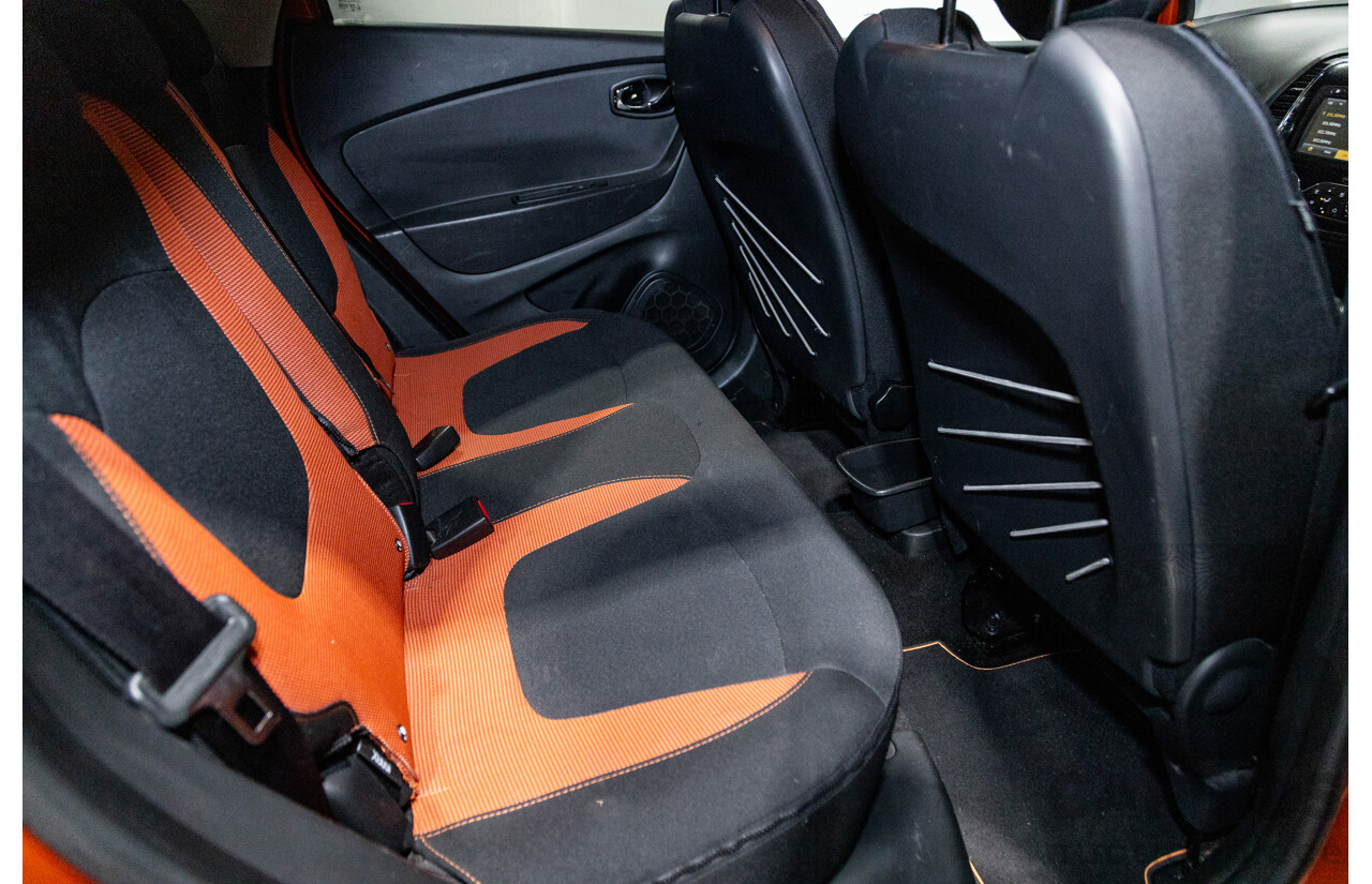 1/2015 Renault Captur Dynamique X87 4d Wagon Corsica Orange / Diamond Black Metallic Turbo 1.2L