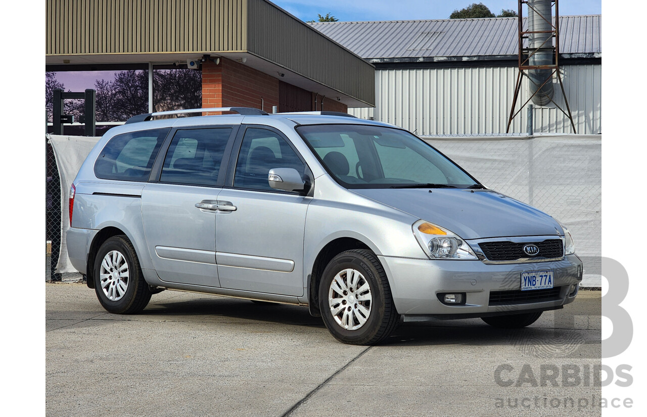 11/2010 Kia Grand Carnival Si FWD VQ MY11 4D Wagon Silver 3.5L