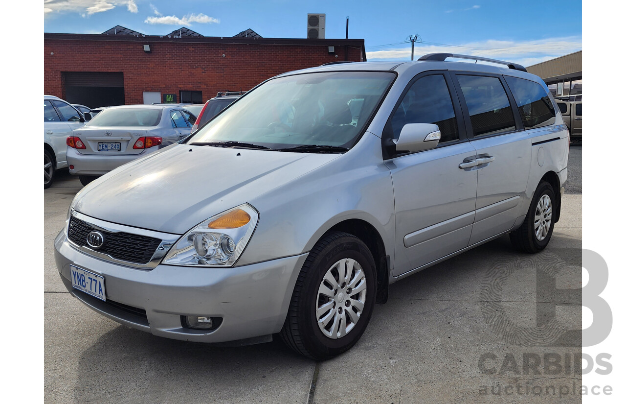 11/2010 Kia Grand Carnival Si FWD VQ MY11 4D Wagon Silver 3.5L