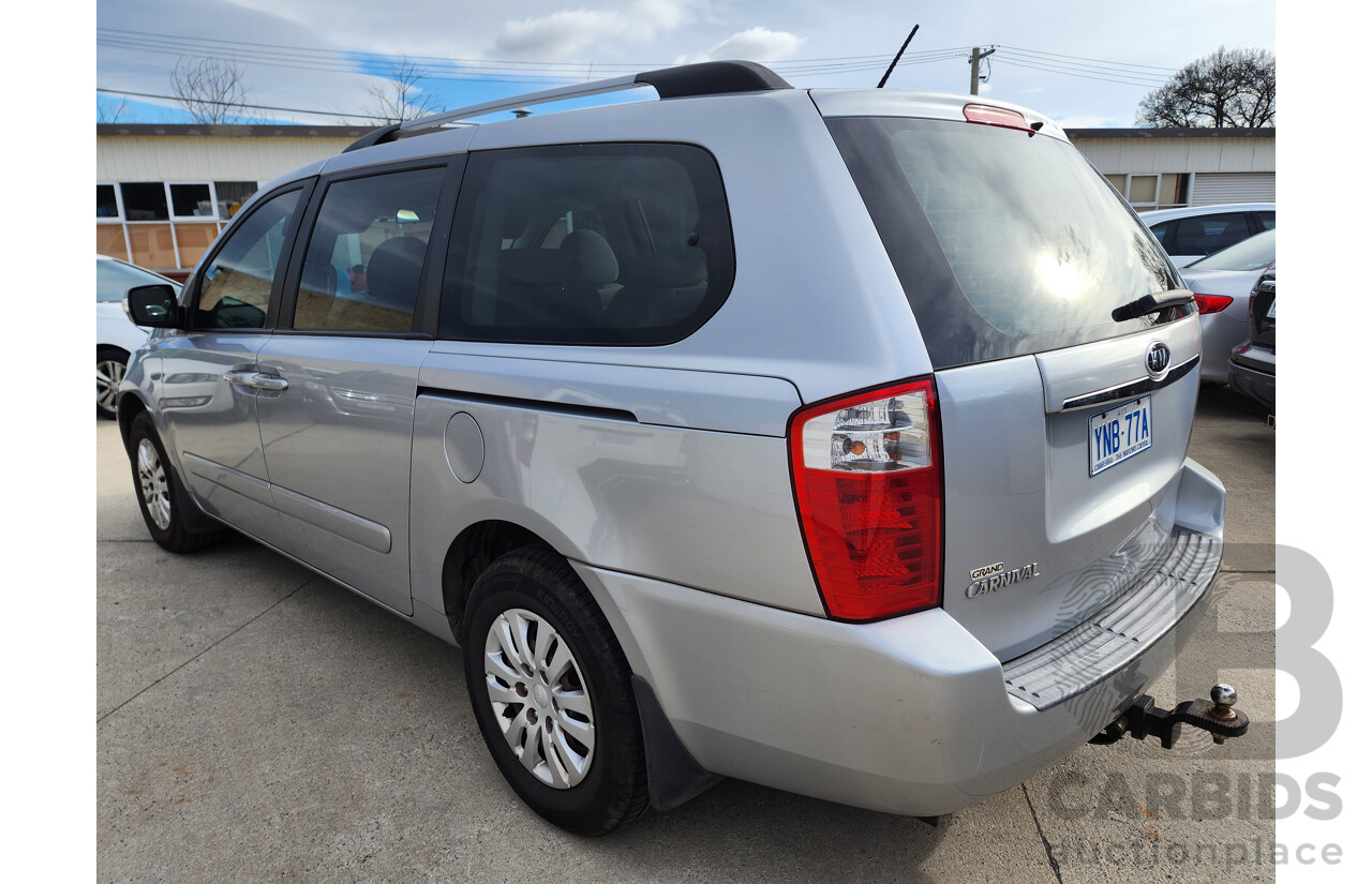 11/2010 Kia Grand Carnival Si FWD VQ MY11 4D Wagon Silver 3.5L