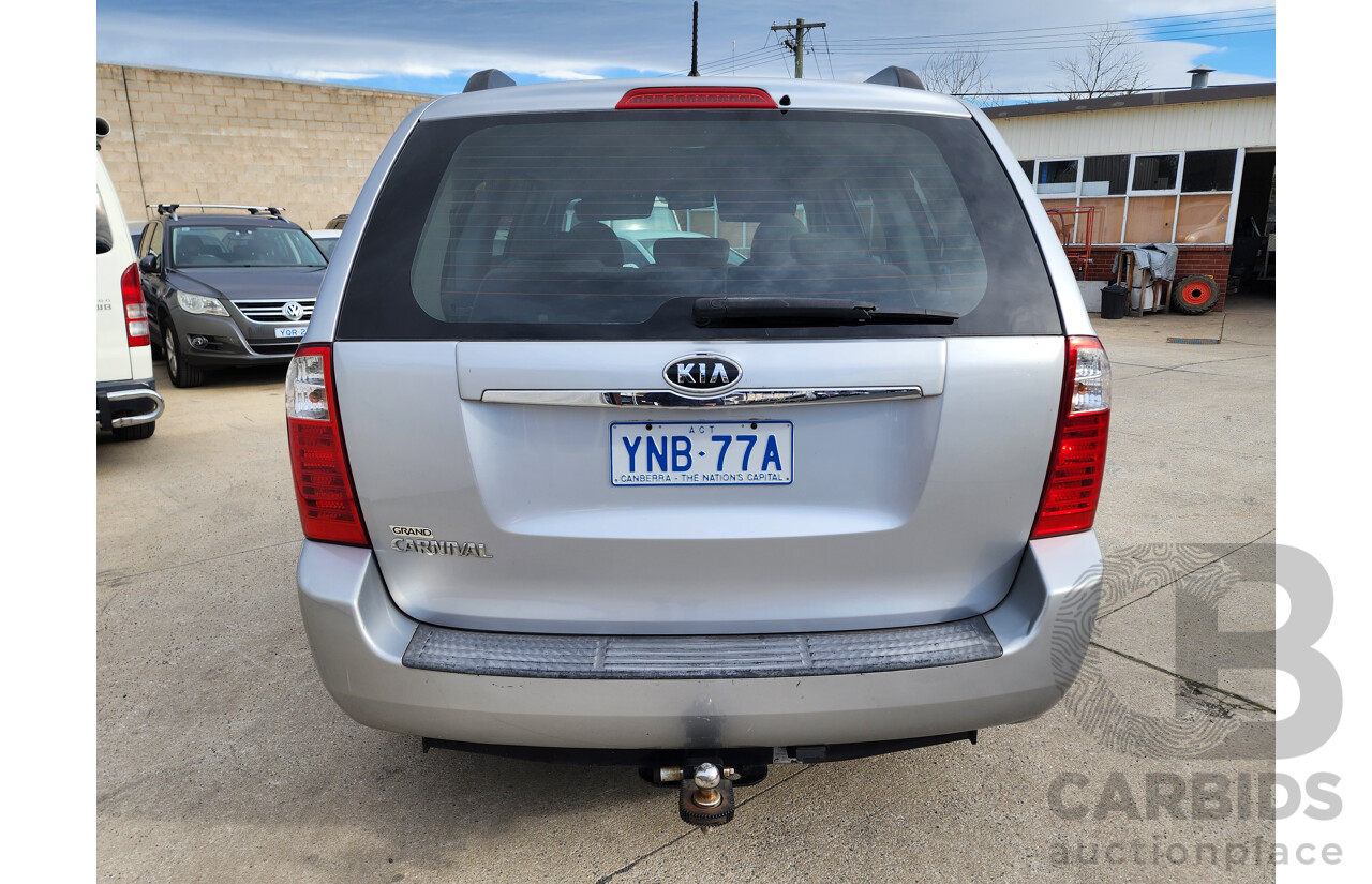 11/2010 Kia Grand Carnival Si FWD VQ MY11 4D Wagon Silver 3.5L