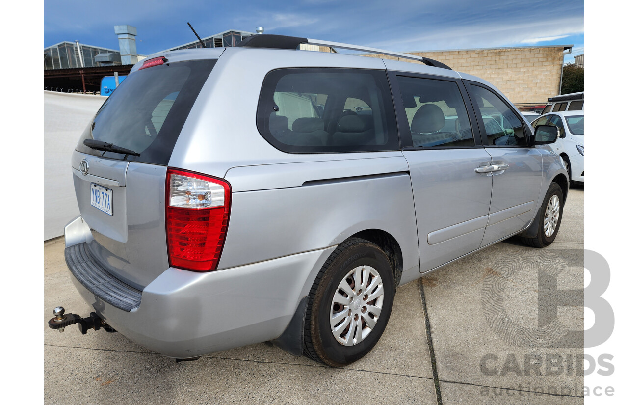 11/2010 Kia Grand Carnival Si FWD VQ MY11 4D Wagon Silver 3.5L