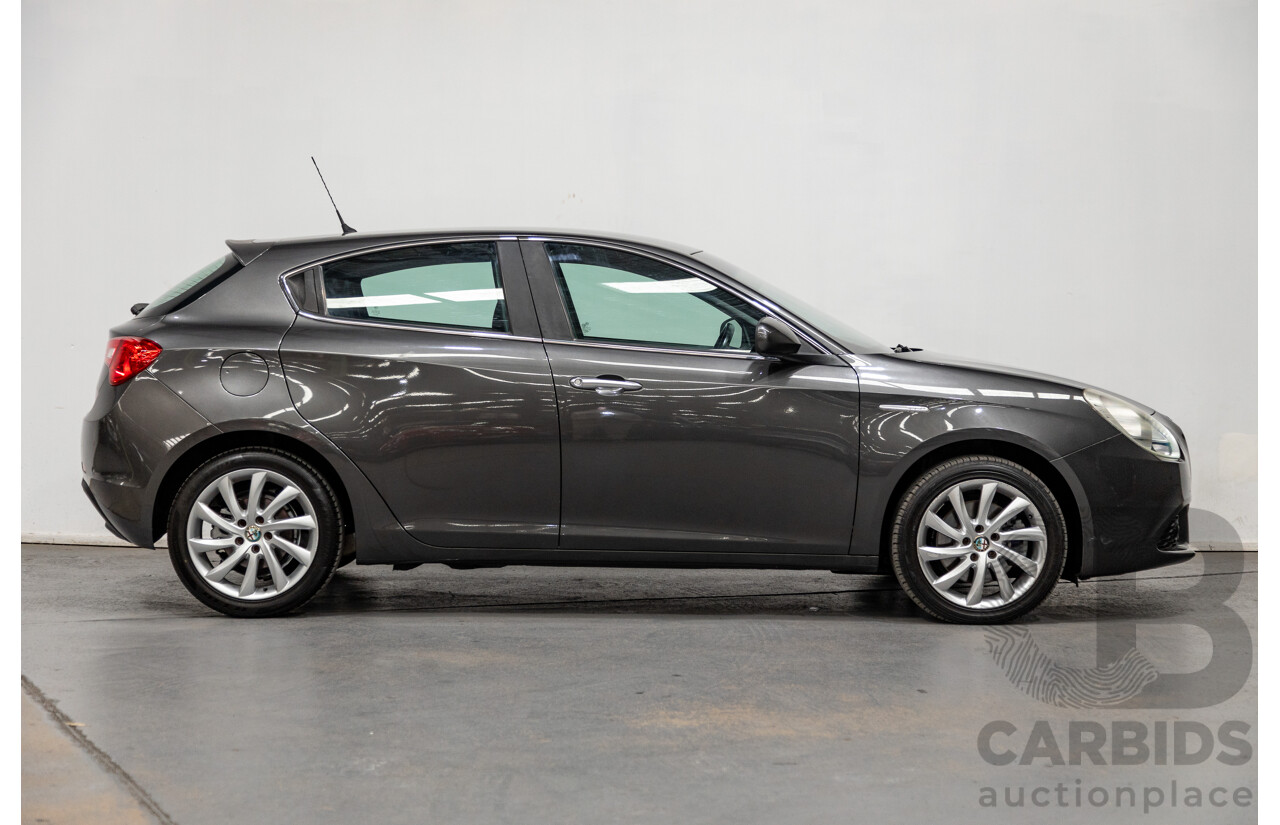 8/2013 Alfa Romeo Giulietta Distinctive 5d Hatchback Anthracite Grey Metallic Turbo 1.4L