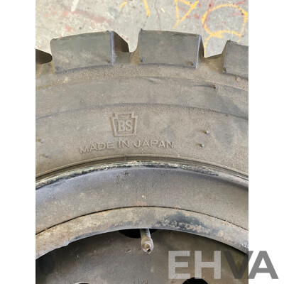 4x Fork Lift Wheels with Bridgestone J Lug 28x9-15 Tyres