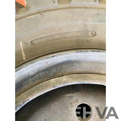 4x Fork Lift Wheels with Bridgestone J Lug 28x9-15 Tyres