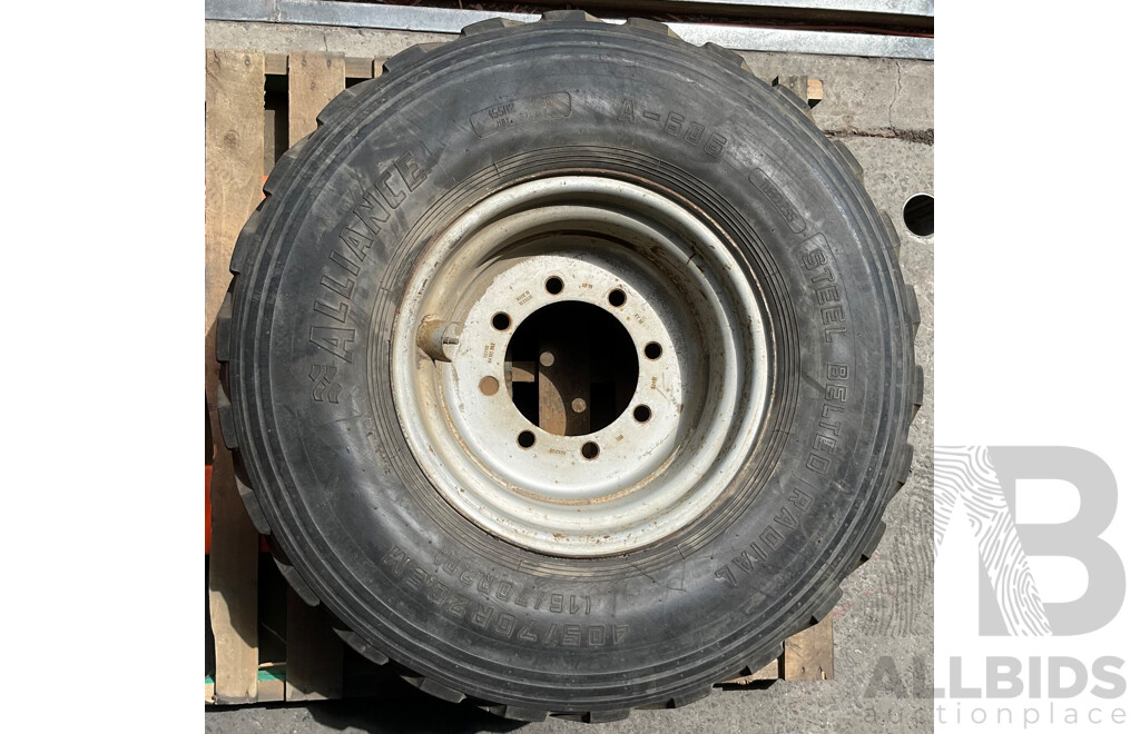 Backhoe/Loader/Dozer Wheel and Tyre - 405/70R20EM(16/70R20)