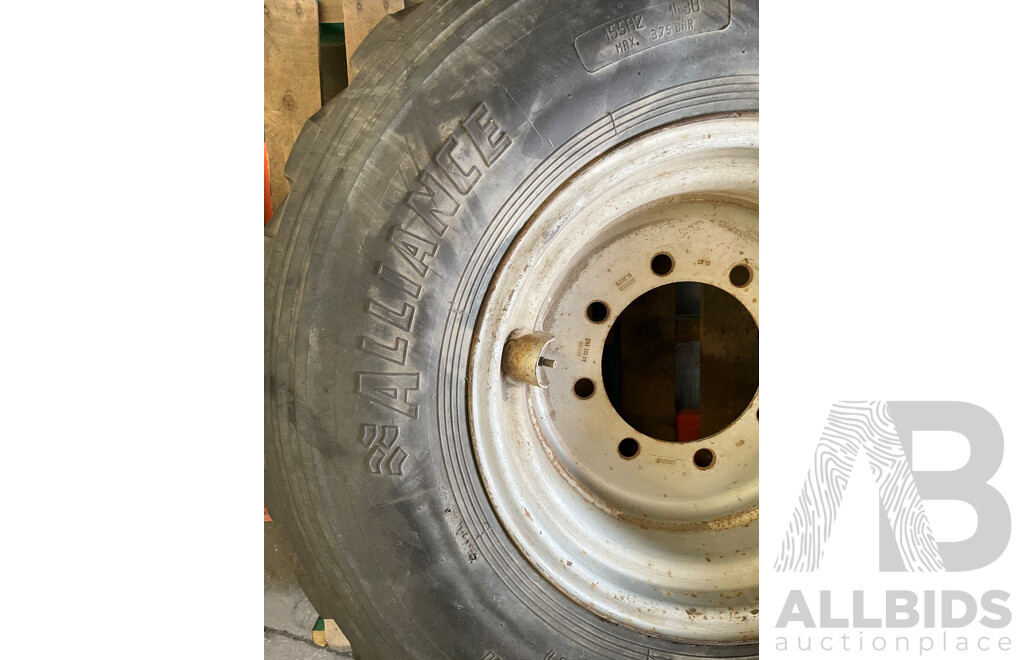 Backhoe/Loader/Dozer Wheel and Tyre - 405/70R20EM(16/70R20)