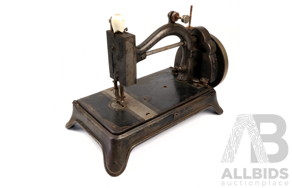 Antique Hand Cranked Sewing Machine