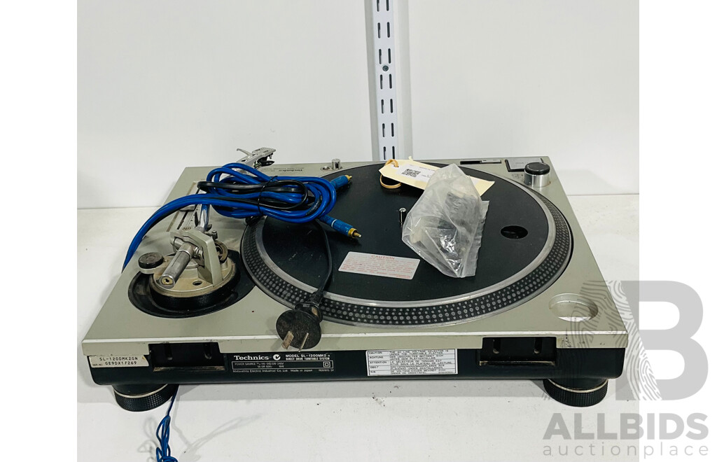 Technics Quartz SL1200 MKII Direct Drive Turntable System