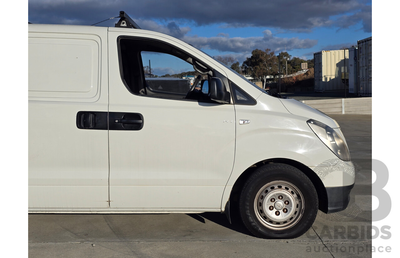 7/2009 Hyundai iLoad TQ 4d Van White Turbo Diesel 2.5L