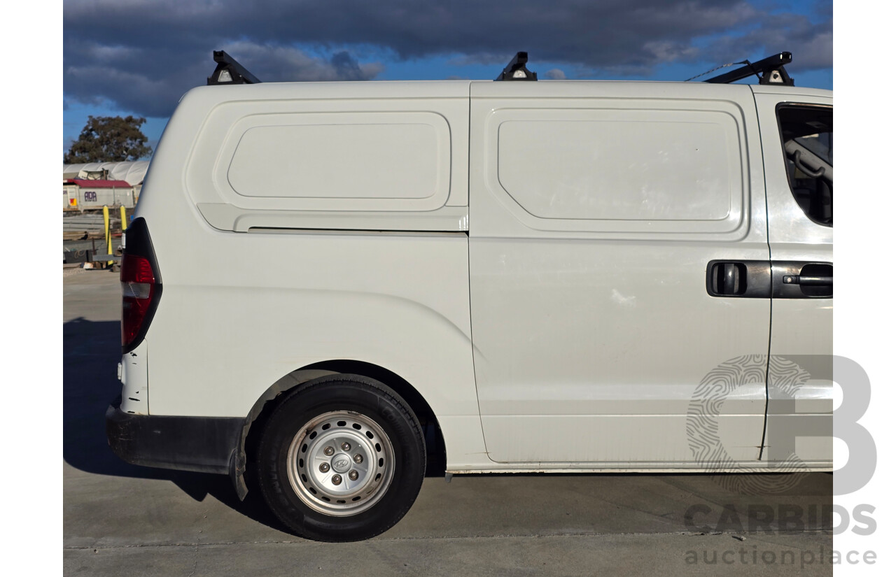 7/2009 Hyundai iLoad TQ 4d Van White Turbo Diesel 2.5L