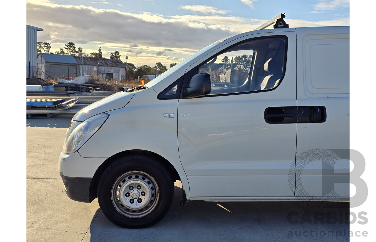 7/2009 Hyundai iLoad TQ 4d Van White Turbo Diesel 2.5L