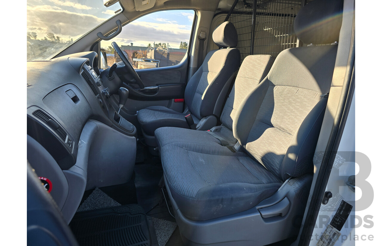 7/2009 Hyundai iLoad TQ 4d Van White Turbo Diesel 2.5L