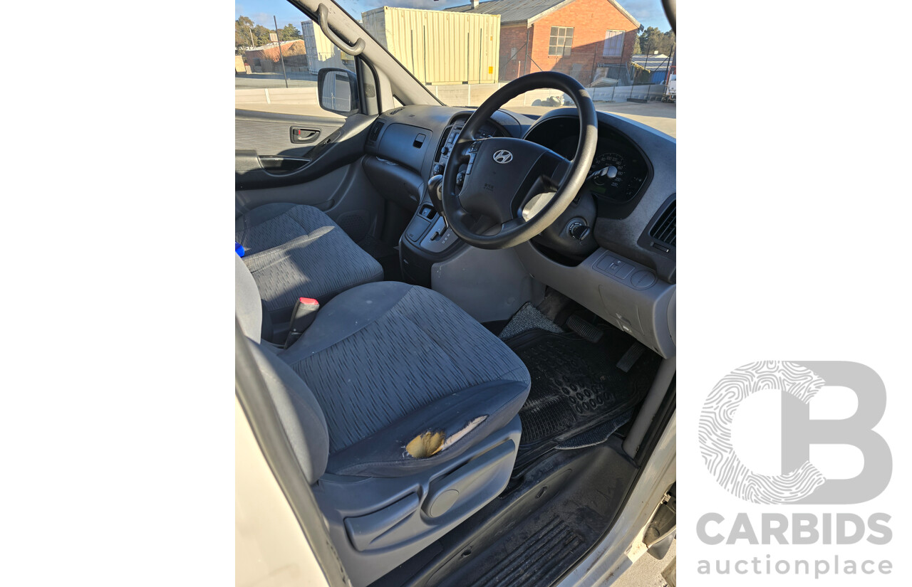 7/2009 Hyundai iLoad TQ 4d Van White Turbo Diesel 2.5L