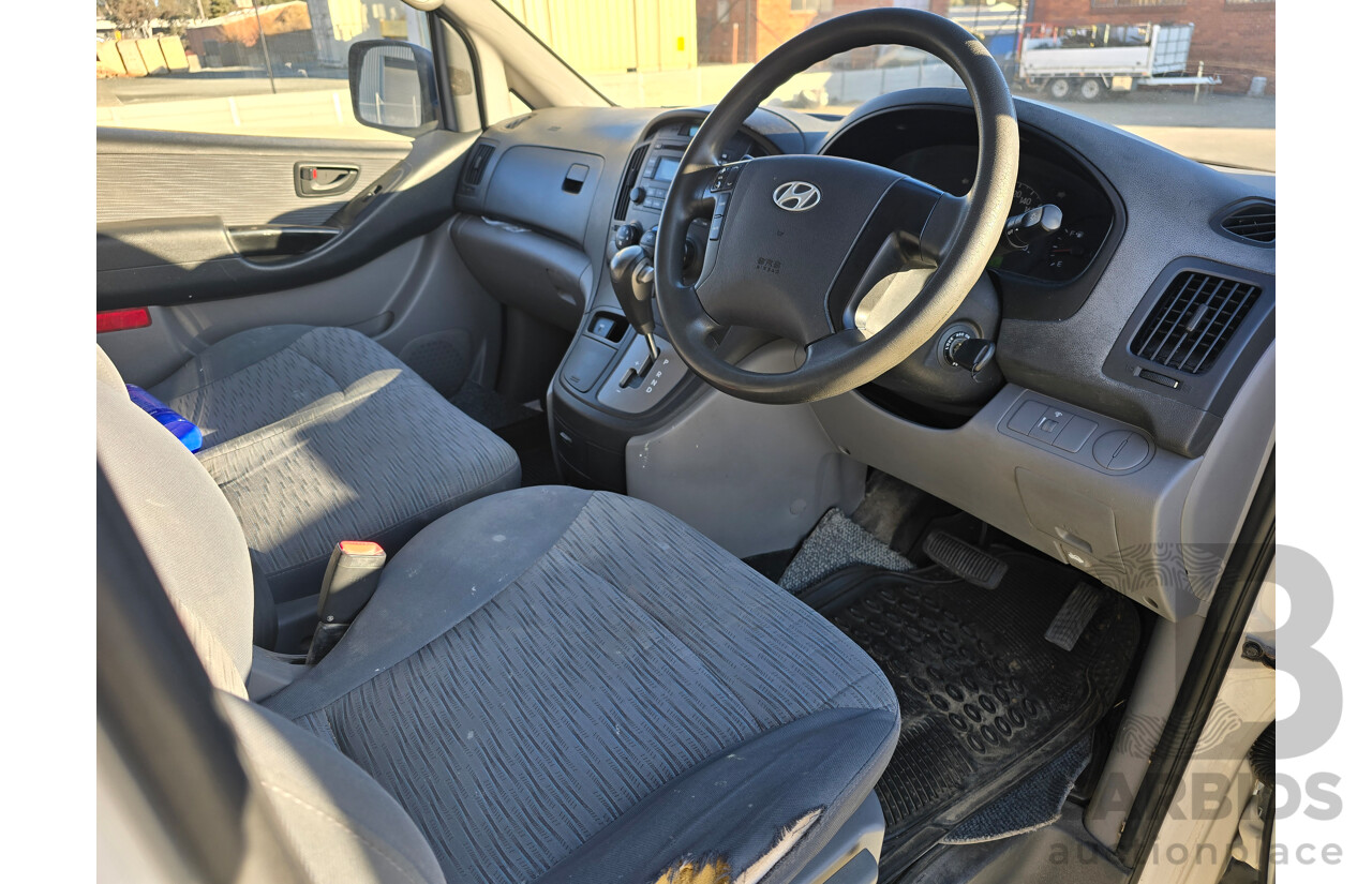 7/2009 Hyundai iLoad TQ 4d Van White Turbo Diesel 2.5L