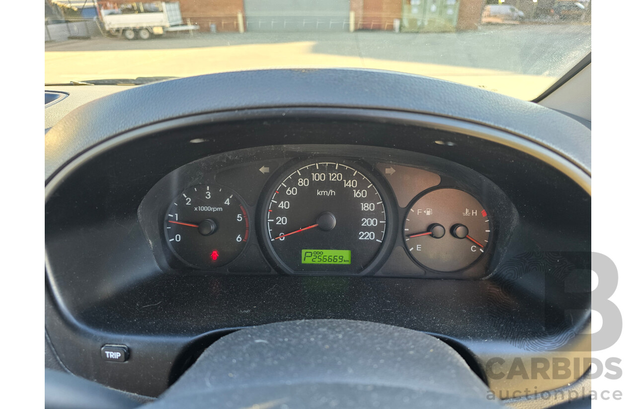 7/2009 Hyundai iLoad TQ 4d Van White Turbo Diesel 2.5L