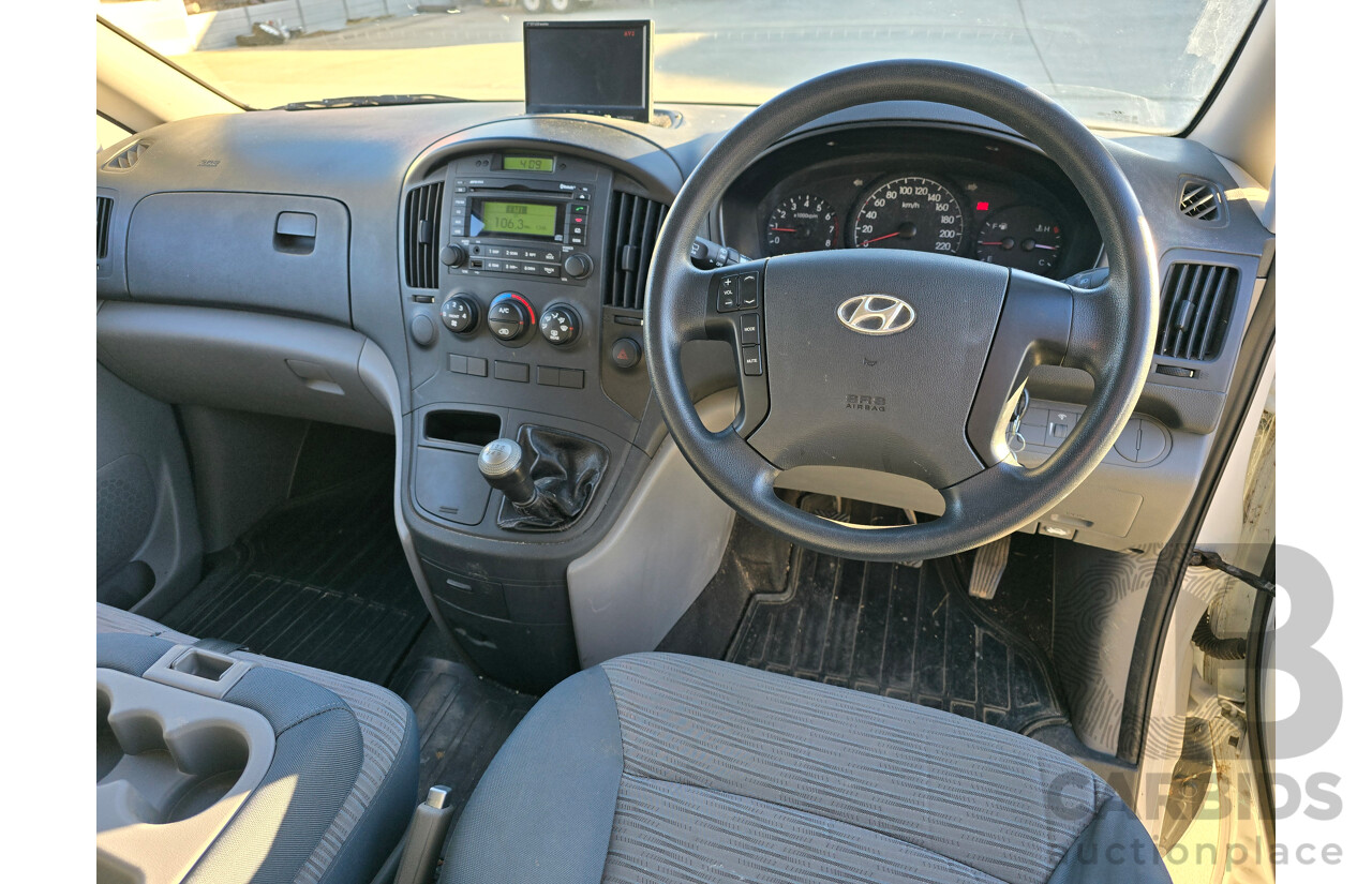 4/2015 Hyundai iLoad TQ MY15 4d Van White 2.4L