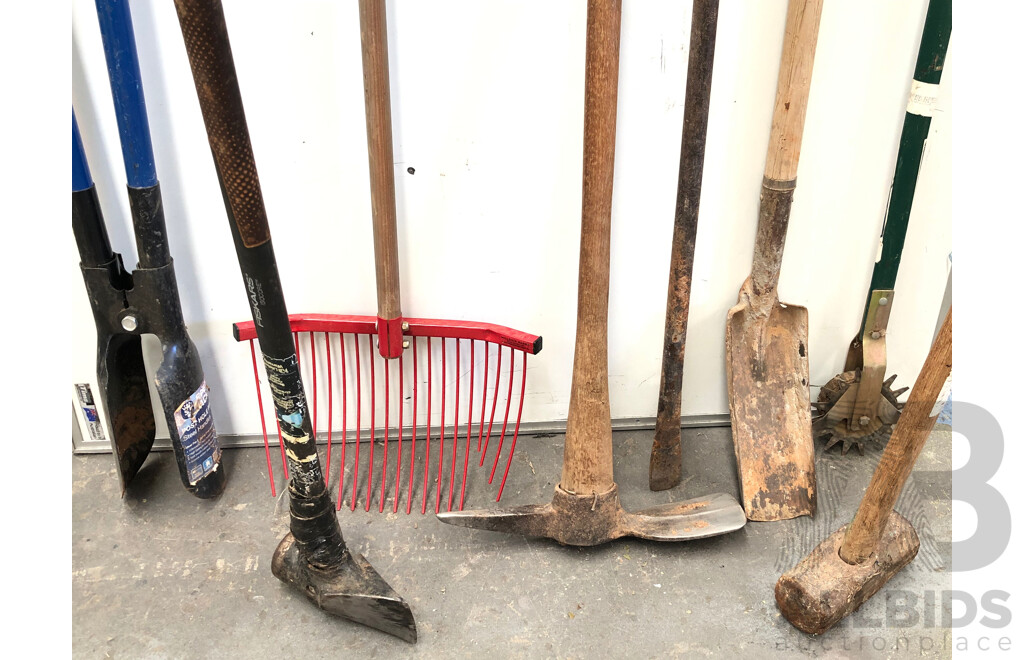 Selection of Garden Tools and Ornaments - Lot of 10