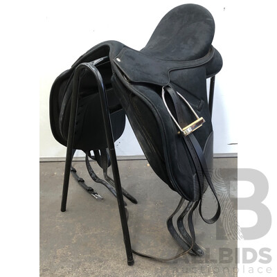 Wintec Isabell Synthetic Dressage Saddle - Size 44cm(17 Inch)