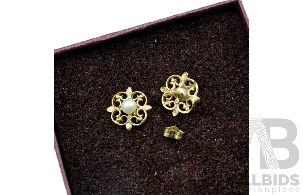 9ct Yellow Gold Quatrefoil Stud Earrings with Small Cultured Pearls, 10.5mm, 1.10 Grams