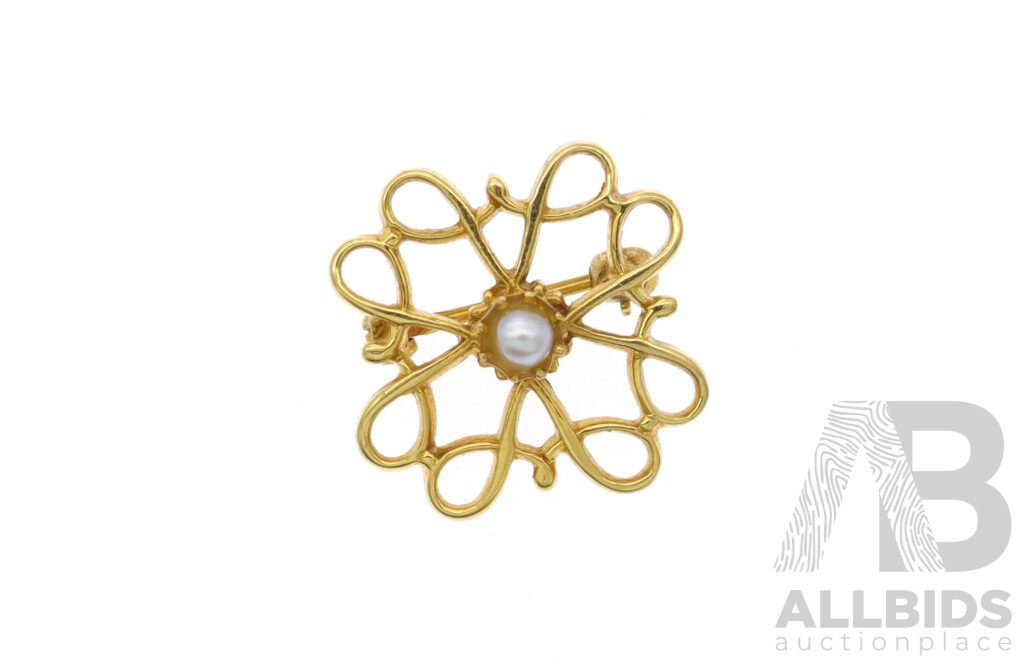 9ct Yellow Gold Small Quatrefoil Brooch with Pearl, 15mm, 1.50 Grams