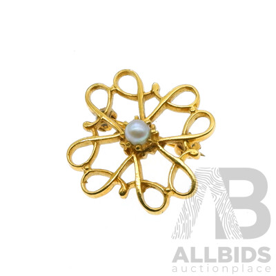 9ct Quatrafoil Small Brooch with Cultured Pearl, 15mm, 1.40 Grams