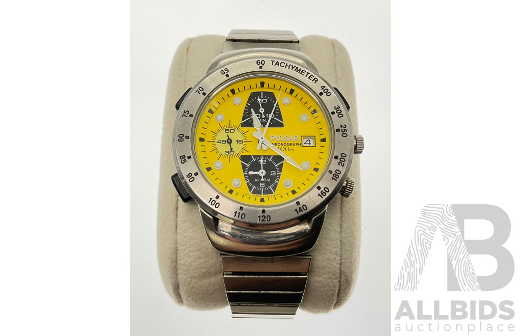 Men's Vintage Pulsar Chronograph Stainless Steel Wrist Watch with Date Function, Japan Movement