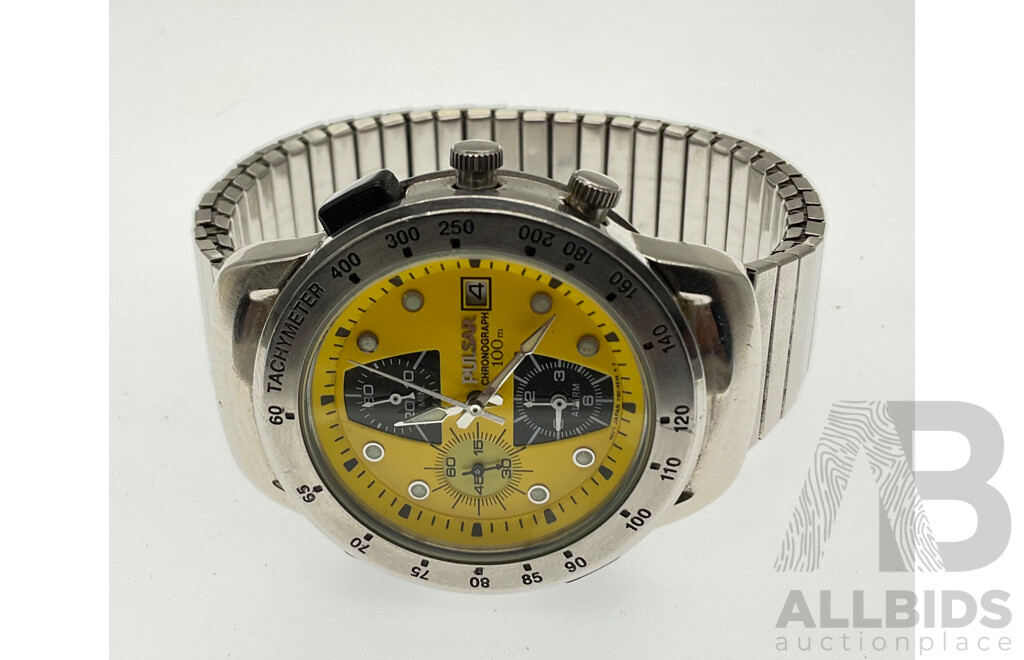 Men's Vintage Pulsar Chronograph Stainless Steel Wrist Watch with Date Function, Japan Movement