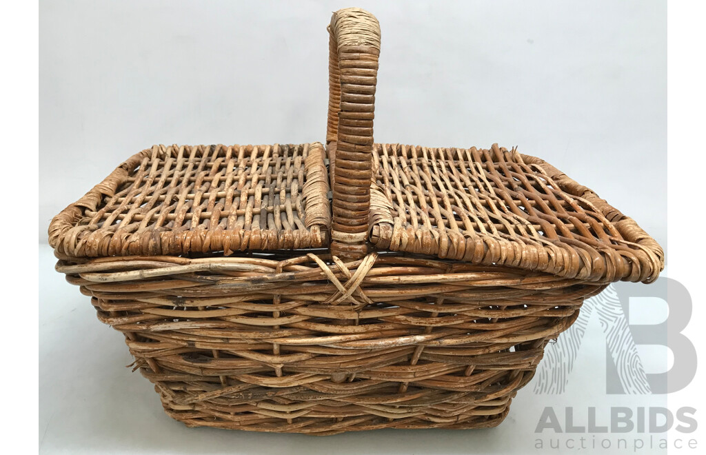 Two Peson Wicker Picnic Basket