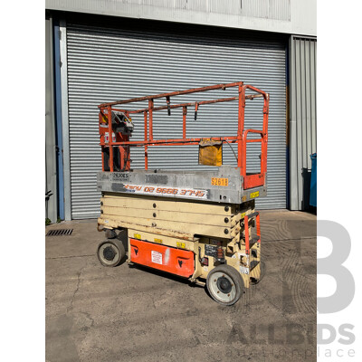 2011 JLG Scissor Lift