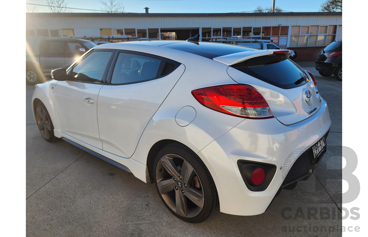 08/2013 Hyundai Veloster SR TURBO FWD FS MY13 3D Coupe White 1.6L