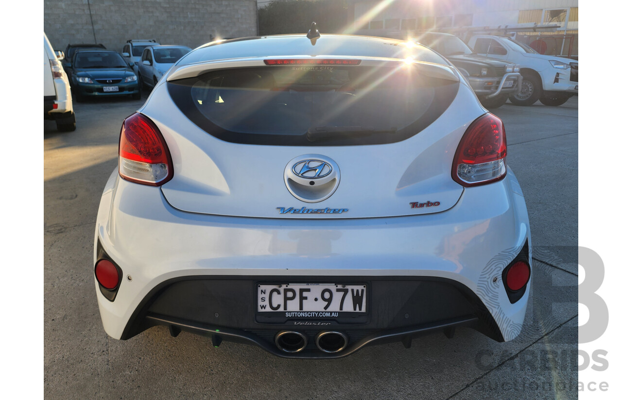 08/2013 Hyundai Veloster SR TURBO FWD FS MY13 3D Coupe White 1.6L