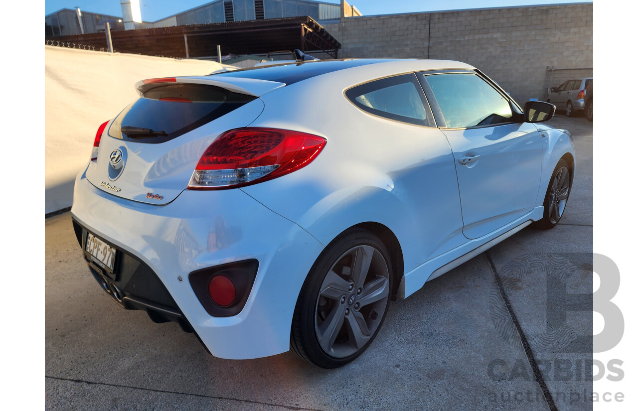 08/2013 Hyundai Veloster SR TURBO FWD FS MY13 3D Coupe White 1.6L