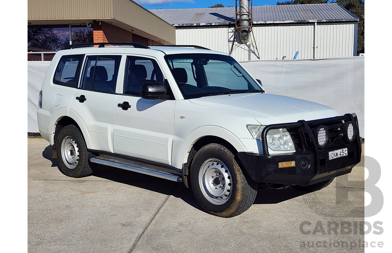 12/2011 Mitsubishi Pajero GL LWB (4x4) 4WD NT MY11 4D Wagon White 3.2L