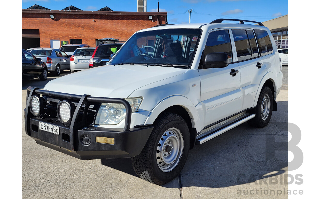 12/2011 Mitsubishi Pajero GL LWB (4x4) 4WD NT MY11 4D Wagon White 3.2L