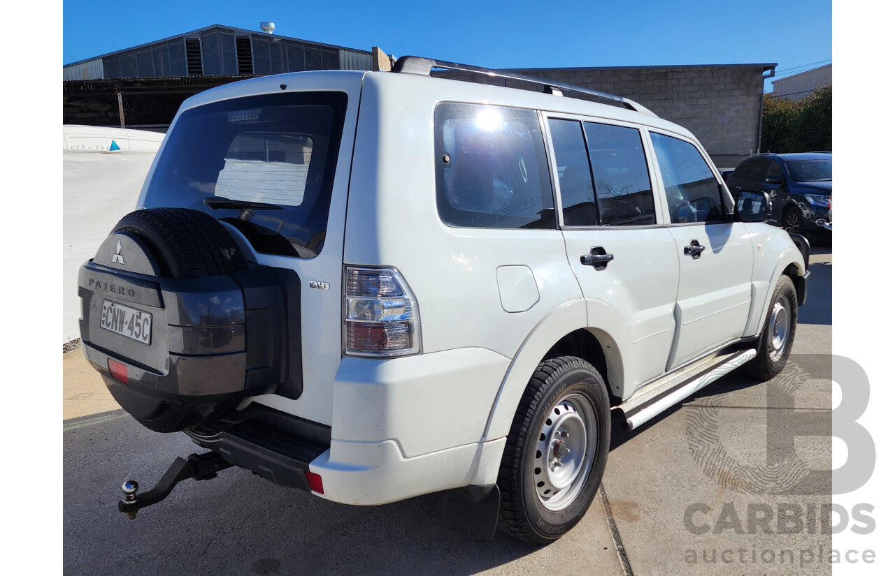 12/2011 Mitsubishi Pajero GL LWB (4x4) 4WD NT MY11 4D Wagon White 3.2L