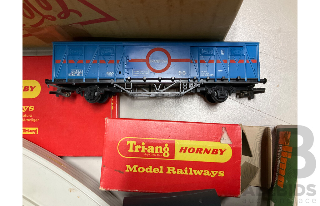 Vintage HO/OO Scale Steam Locomotives and Rolling Stock with Transformers and Track Including Hornby and Lima