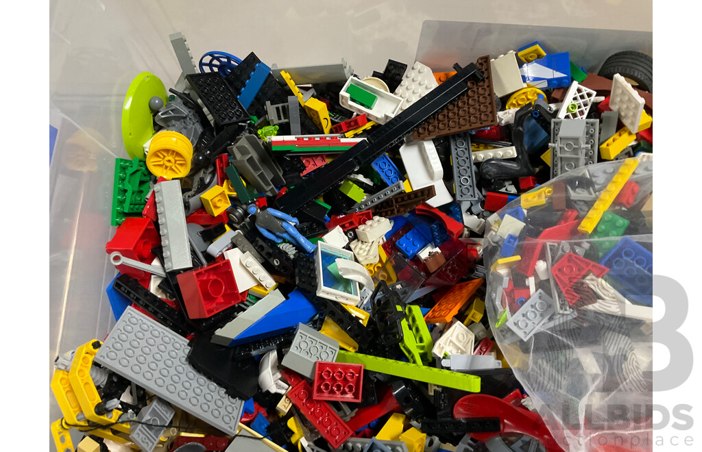 Large Tub of Lego Including Technic, Harry Potter, Star Wars and More - Approximately 12 Kilograms