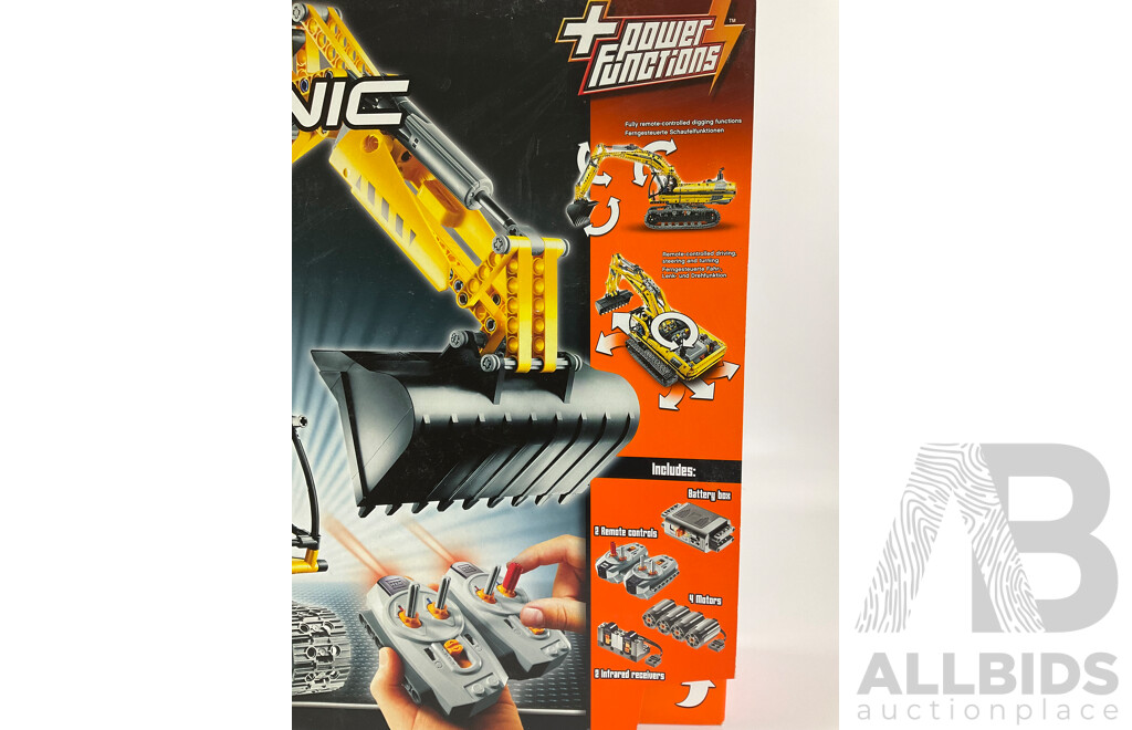 Lego Technic Motorized Excavator 8043 in Sealed Box