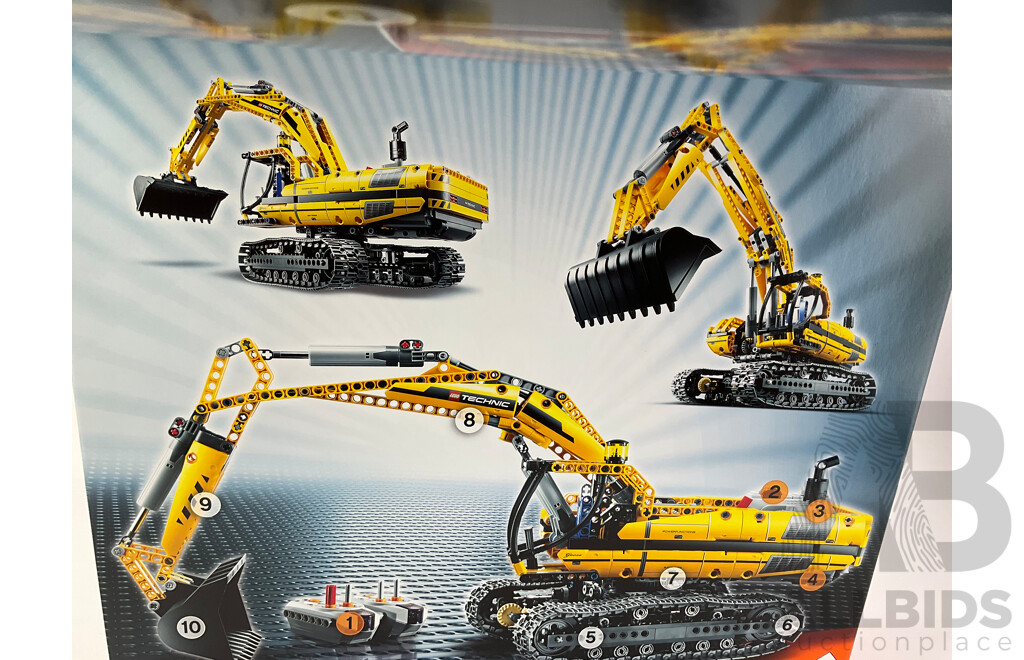 Lego Technic Motorized Excavator 8043 in Sealed Box