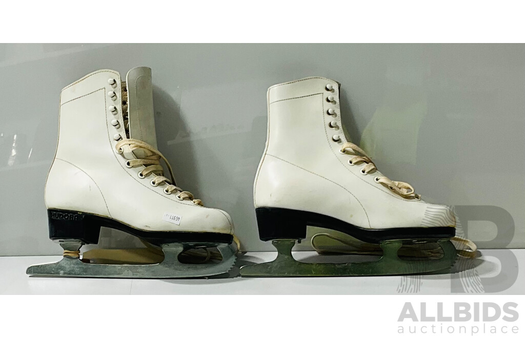 Pair of Vintage Hudora Ice Skates - Size 35 - Approx 23cm Long