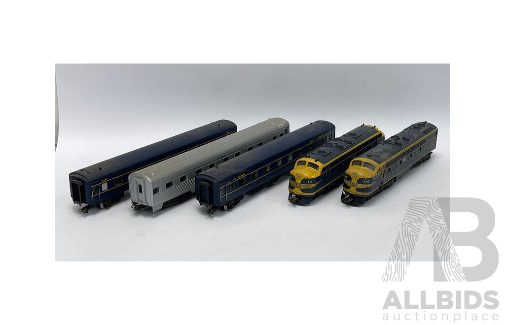 Lima Model Train Locomotives and Carriages - Lot of 5