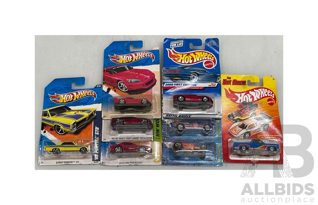 Hot Wheels Diecast Collectable Cars - Lot of 8