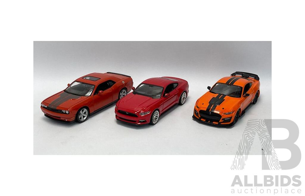 Maisto Diecast Collectable Models - Lot of 3 - 1/24 Scale